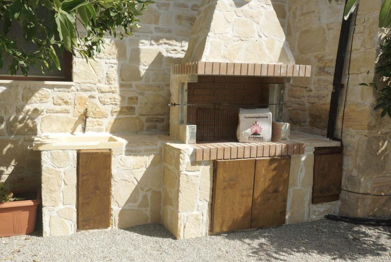 Villa Aspasia With Private Jacuzzi - Oasis Resort Kokkinos Pirgos Exterior photo