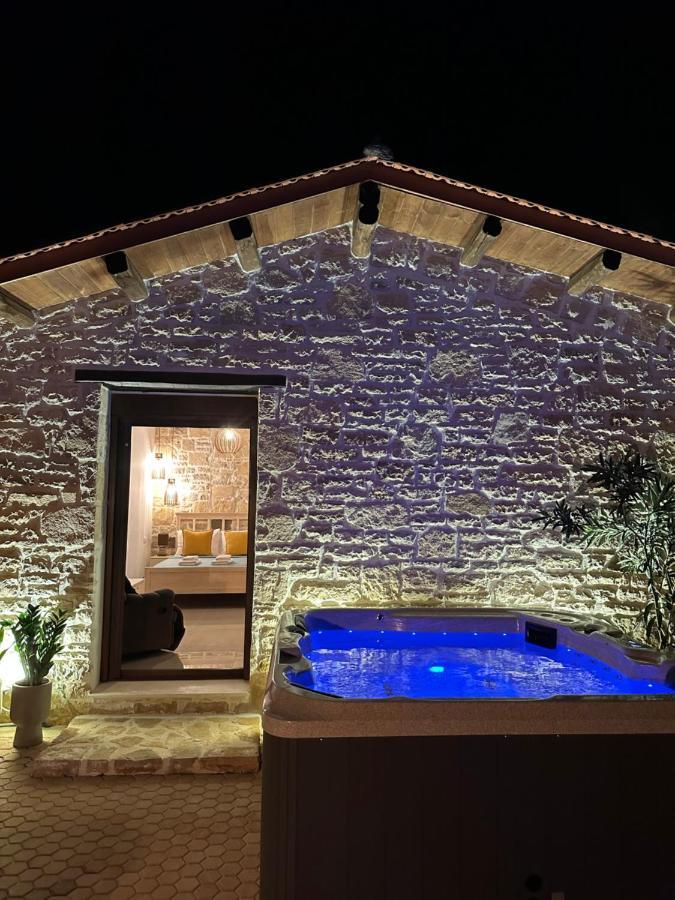 Villa Aspasia With Private Jacuzzi - Oasis Resort Kokkinos Pirgos Exterior photo