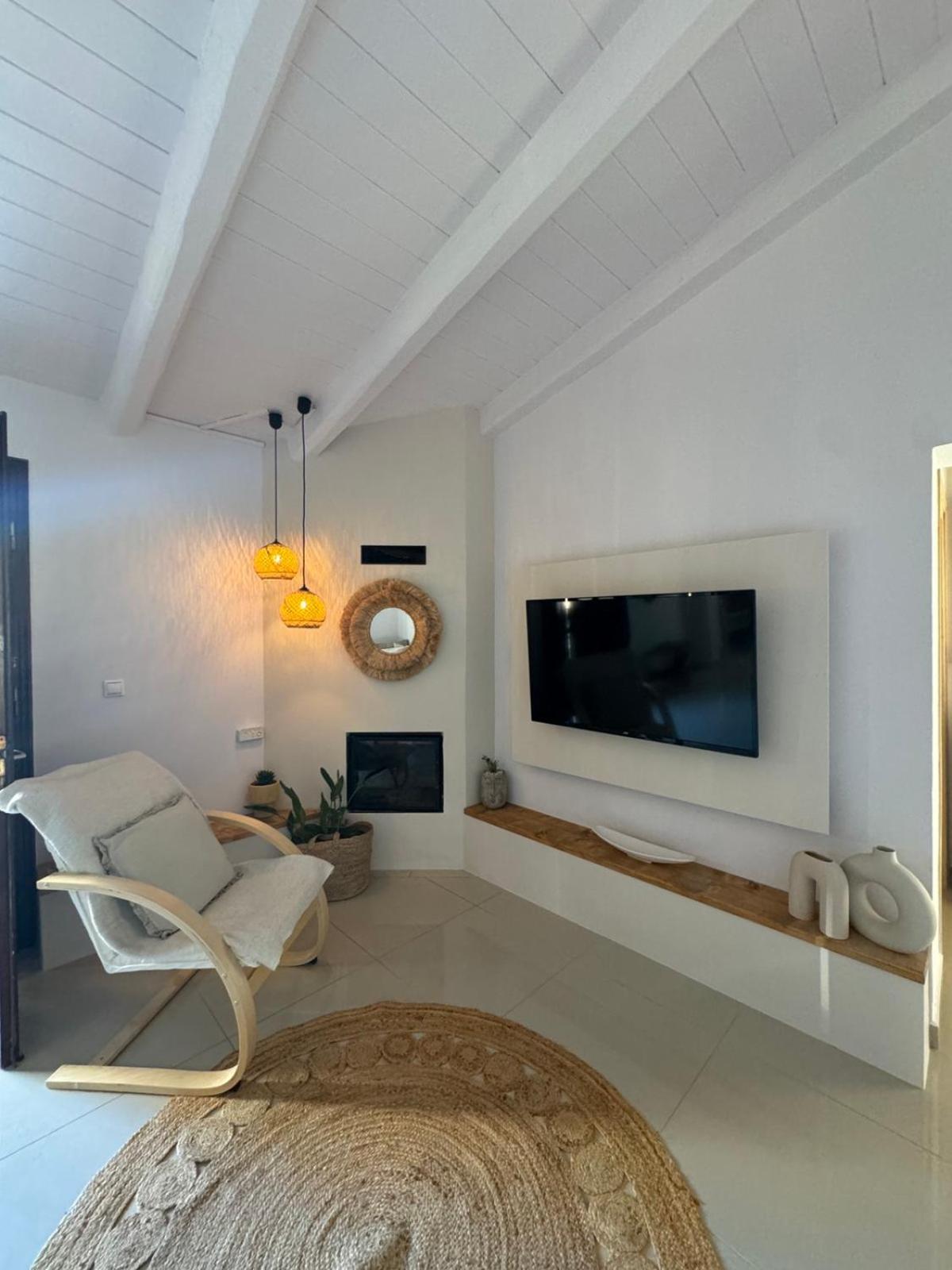 Villa Aspasia With Private Jacuzzi - Oasis Resort Kokkinos Pirgos Exterior photo